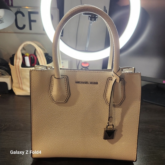Michael Kors Mercer Pebbled Leather Hand Bag - Picture 2 of 13
